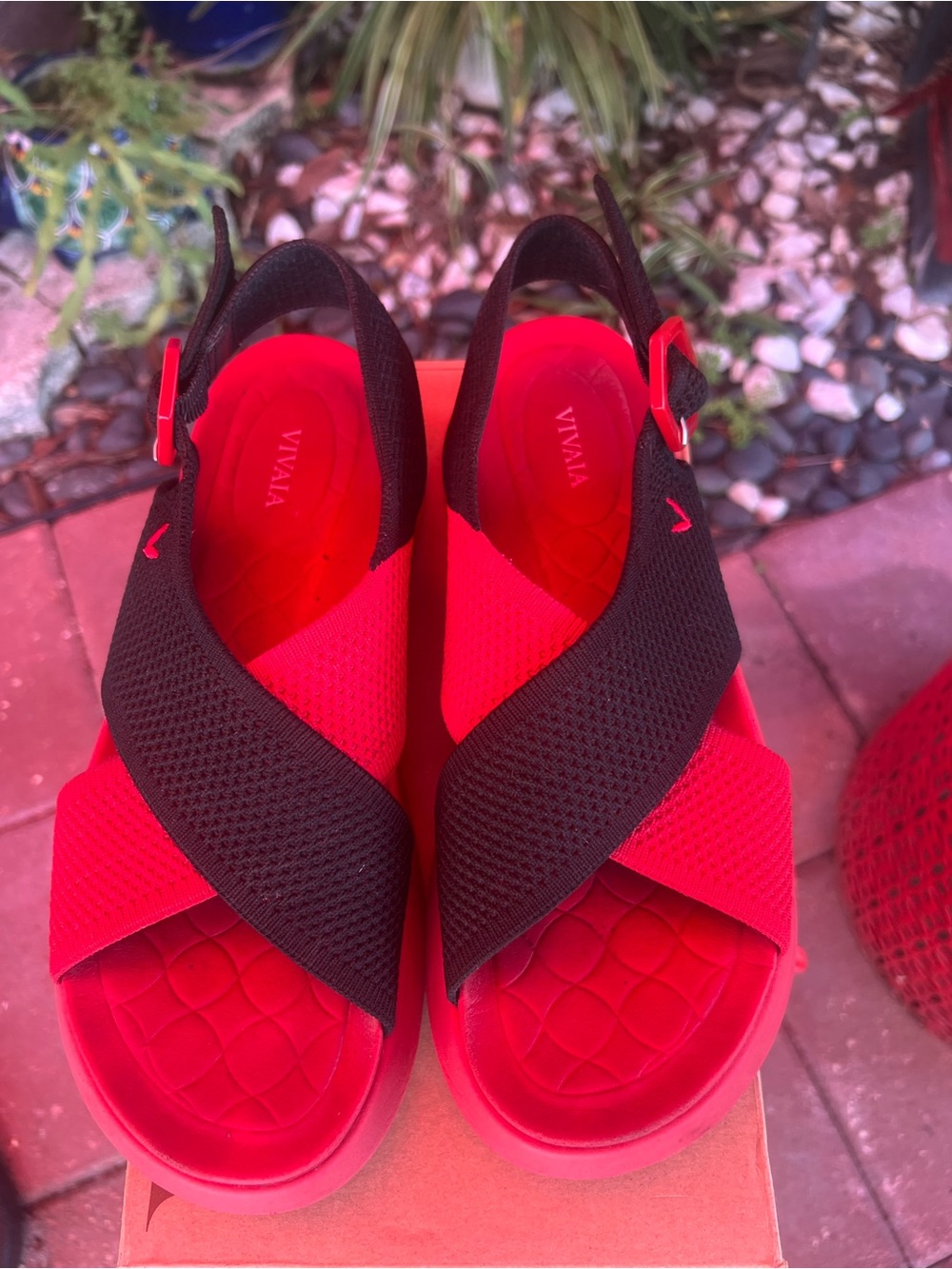 VIVAIA Red/Black Elastic Back Strap Walker Sandals (Kara 2.0) Women’s Size 9 - Picture 7 of 9